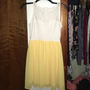 Yellow lace dress size 3