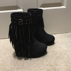 Wedge black boots with gold fringe