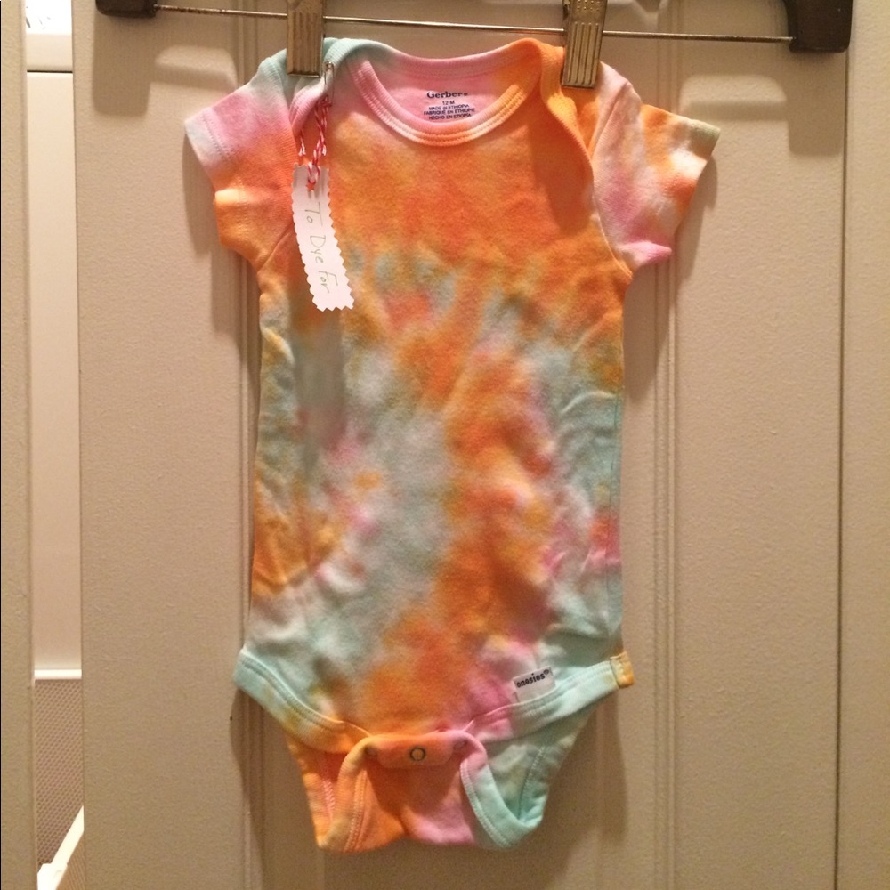 Homemade Tie-Dye Baby Onesie