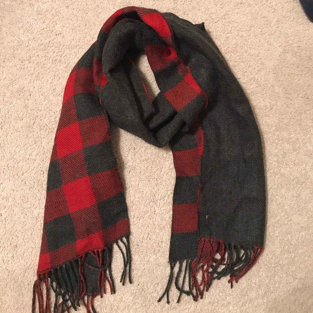 NWOT PLAID SCARF