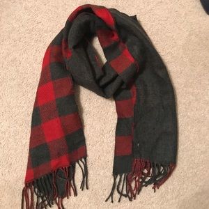 NWOT PLAID SCARF