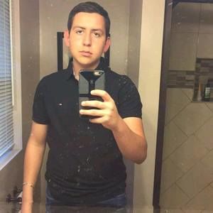 Meet your Posher, Moises