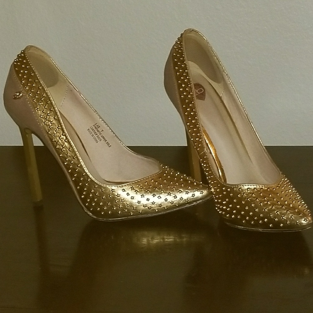 Gold Pumps