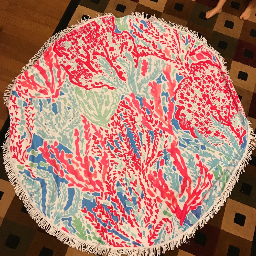 NEW Coral circle towel