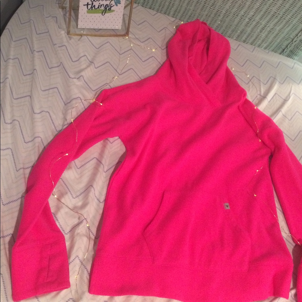 This is a bright pink hoodie perfect for winter.😜
