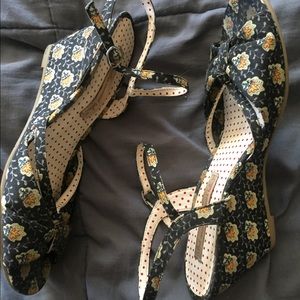 Best offer! - Size 8.5 BAIT Sandals