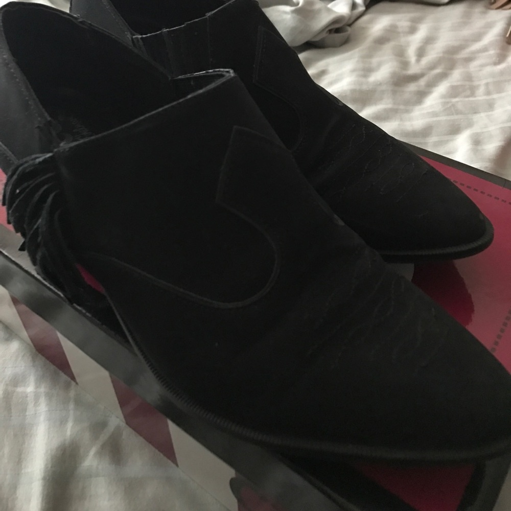 Black velvet side fringe western booties