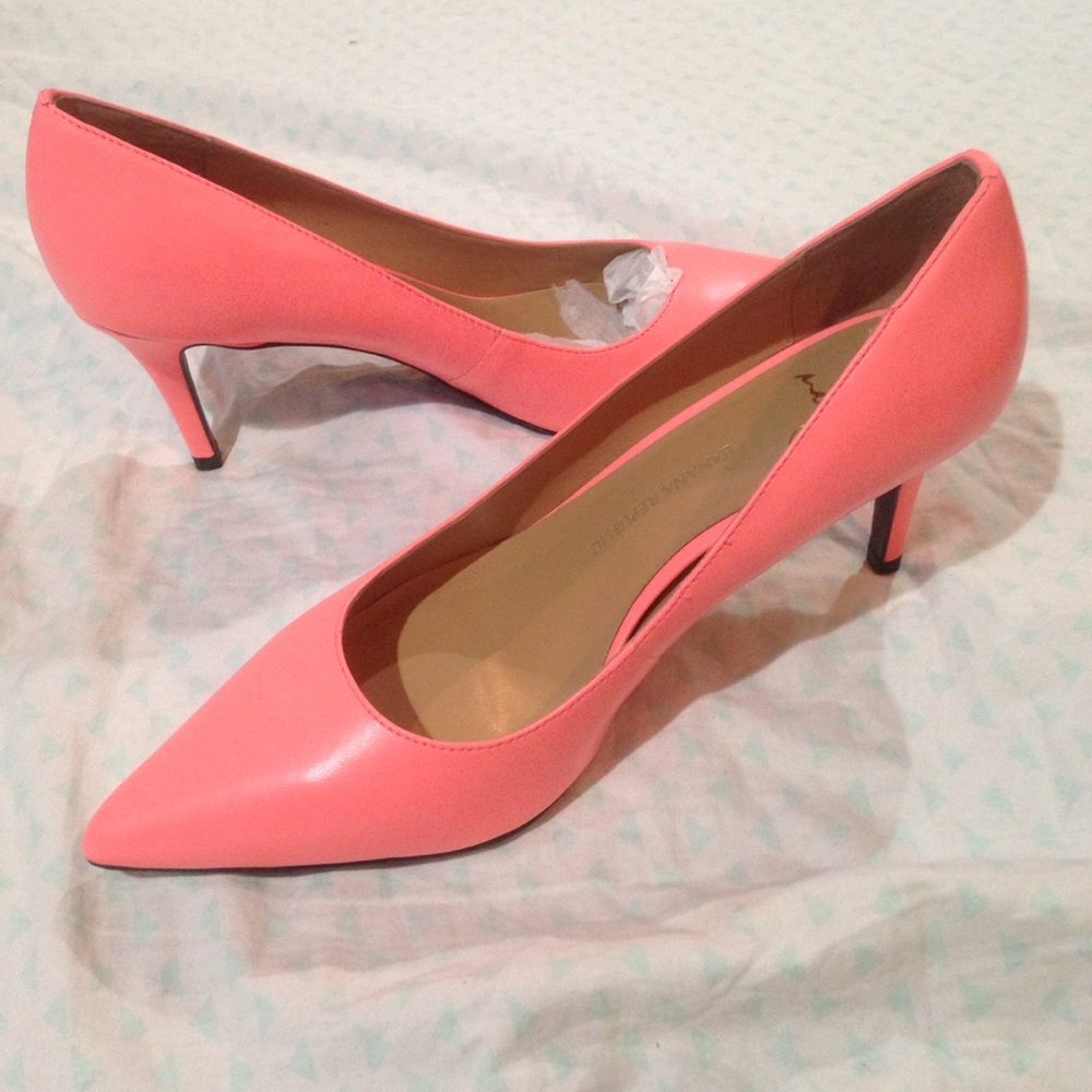 New Banana Republic Neon Coral Pumps Size 8