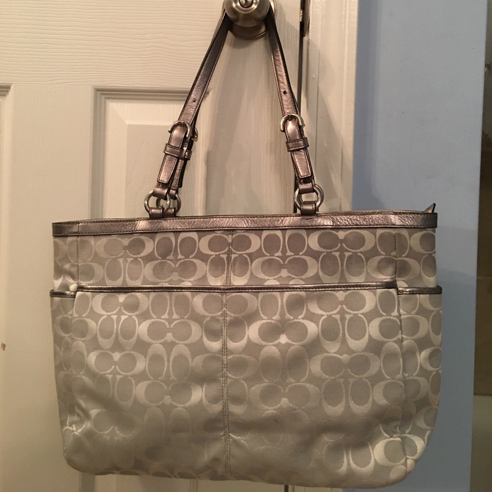 Coach handbag - Picture 2 of 3