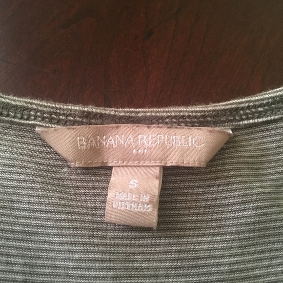 Banana Republic | Relaxed Super Soft Tee - Picture 2 of 3