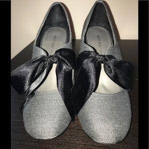 Gray Fabric Bow Pumps