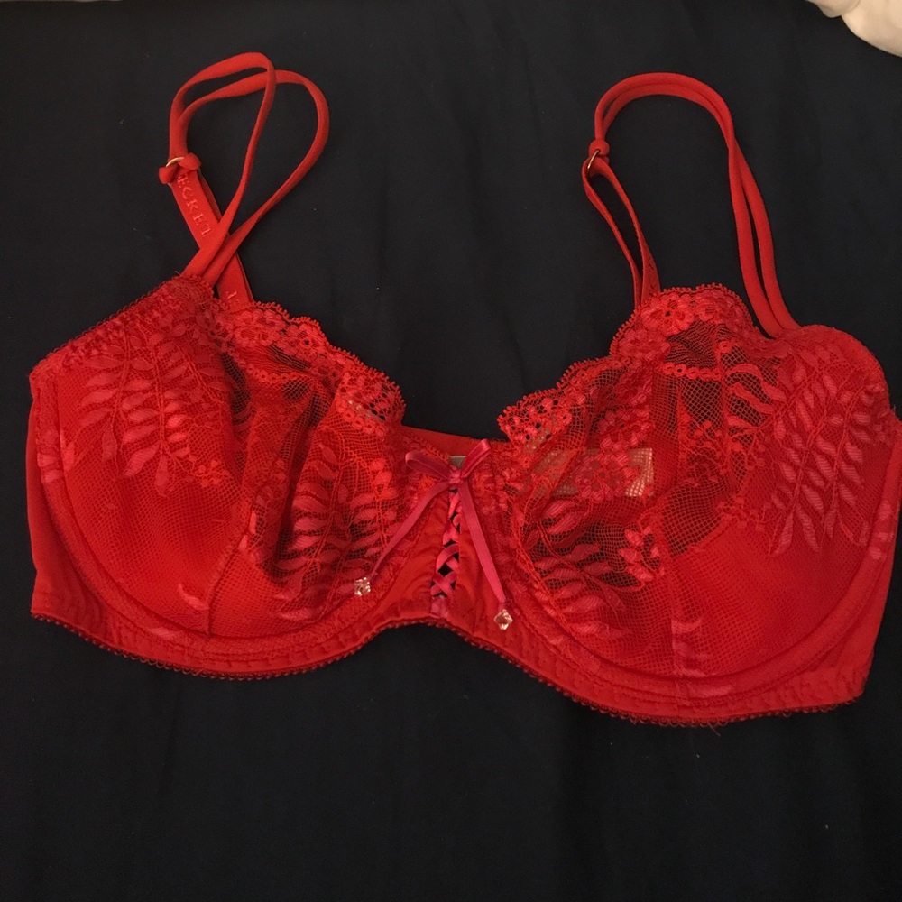 No padding. Adjustable strap.