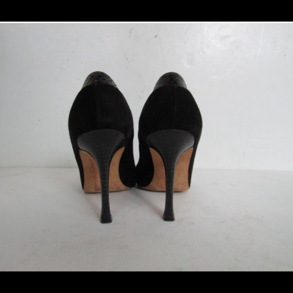 Manolo Blahnik Suede & Snakeskin upper pumps - Picture 4 of 8