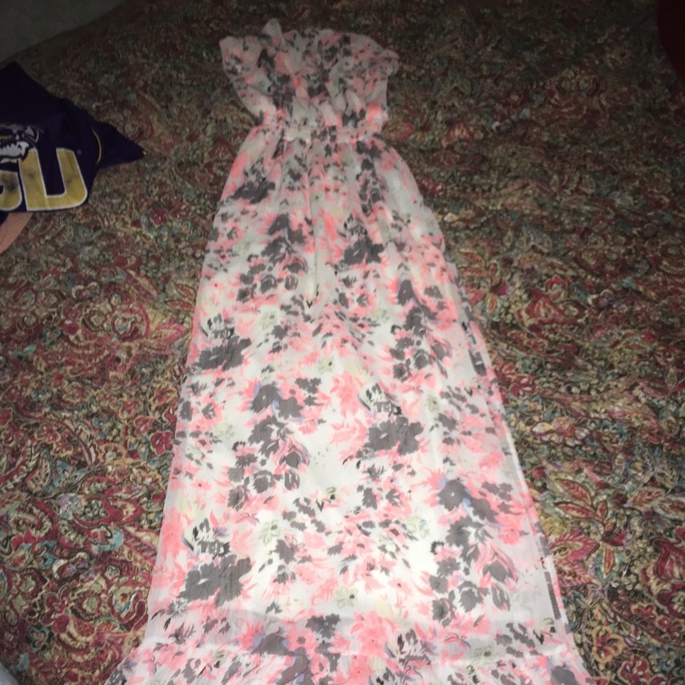 Long sleeveless dress