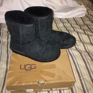 Black ugg boots