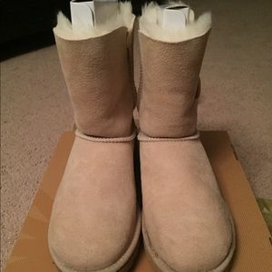 Bailey button ugg boots