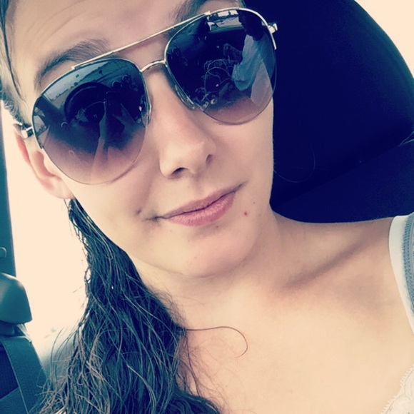 Meet your Posher, Amber - Picture 1 of 1