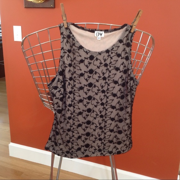 Lace sleeveless she'll top - Picture 3 of 5