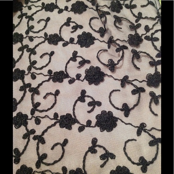 Lace sleeveless she'll top - Picture 4 of 5