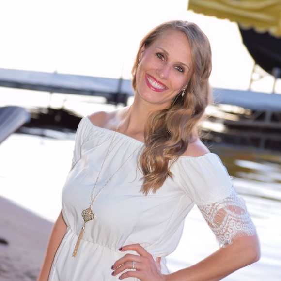 Meet your Posher, Laura - Picture 1 of 1