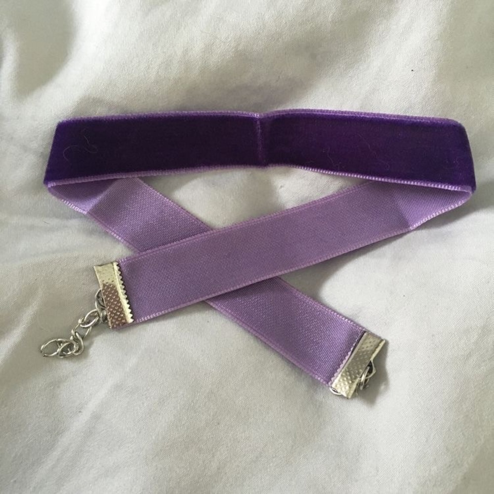 Purple velvet chocker