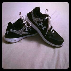 Under Armour  micro G tennis shies