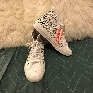 SK8 HI DECON Cut-Out Leaves/White Women's Shoes