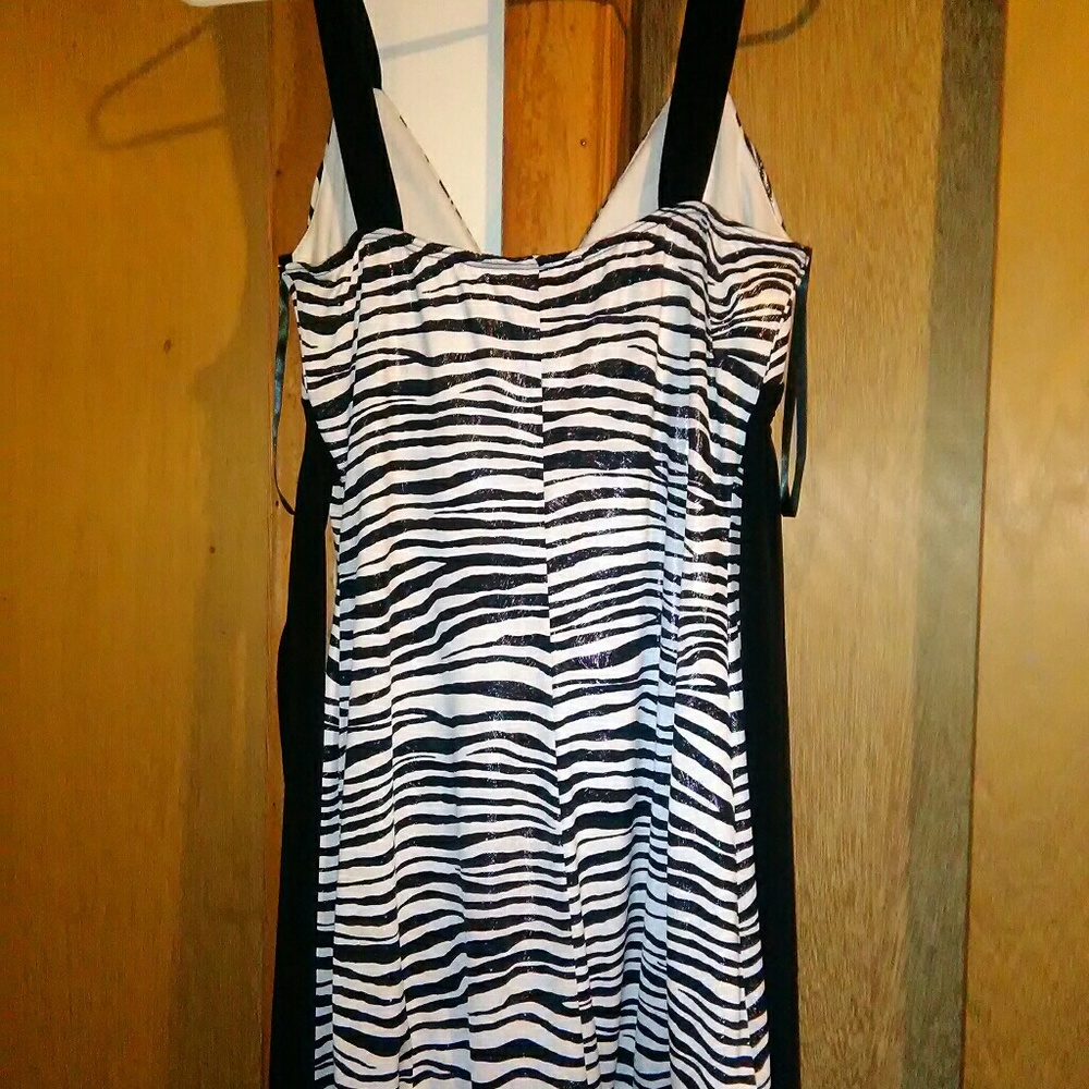 Dress - Picture 2 of 2