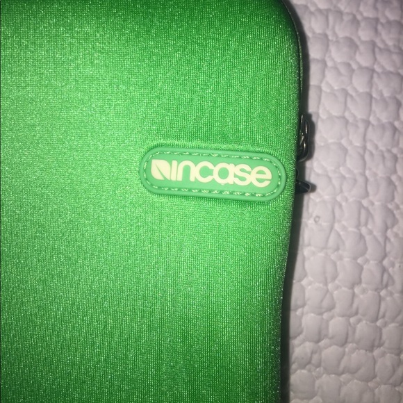 Incase laptop case - Picture 2 of 7