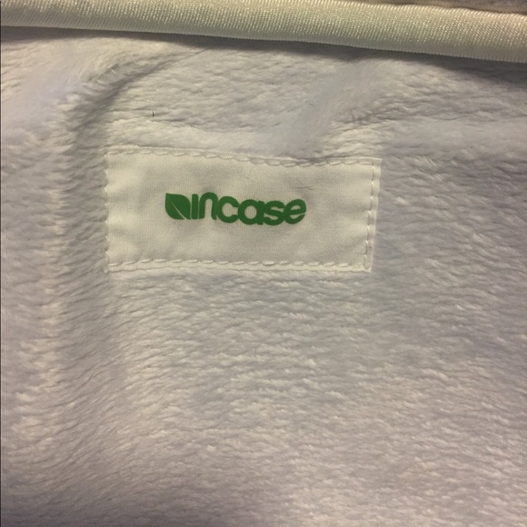 Incase laptop case - Picture 6 of 7