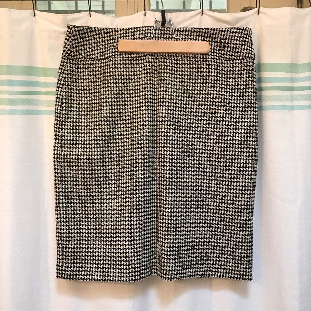 White House Black Market Houndstooth Pencil Skirt