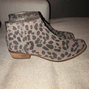 Dolce Vita leopard booties