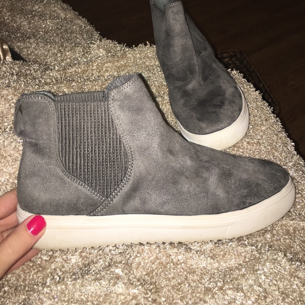 Size 8 Steve Madden slip on sneakers