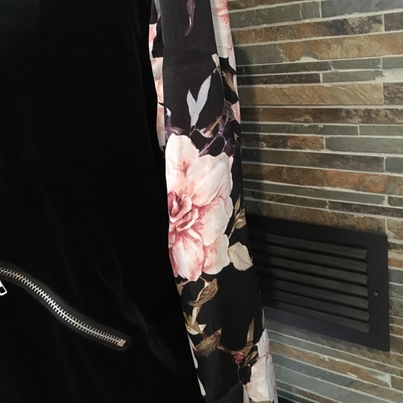 Black Velvet Floral Sleeve Bomber Jacket - Picture 5 of 6