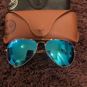 Blue reflector sunglasses