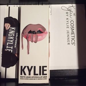 Authentic NEVER OPENED kyle Jenner lipkit -moon