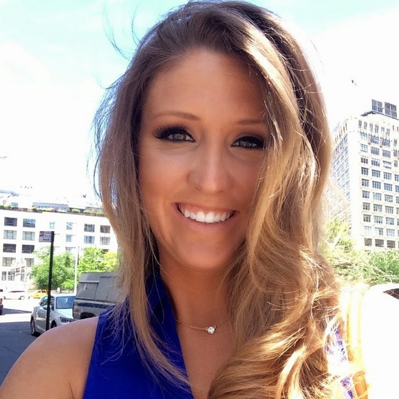 Meet your Posher, Lauren - Picture 1 of 1