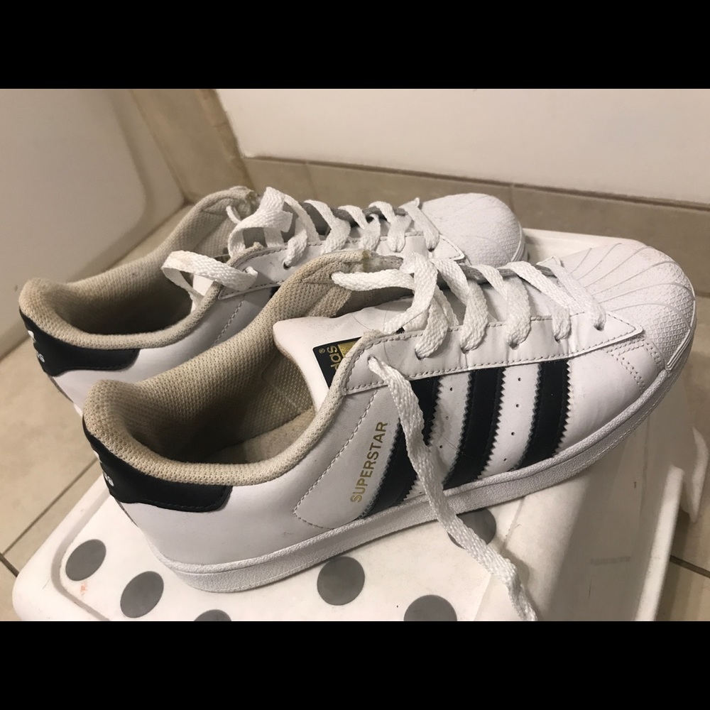 Adidas superstar women's size 7.5