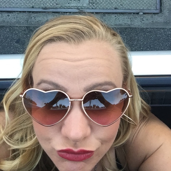 Bookmark My Closet  🌺 - Picture 6 of 8