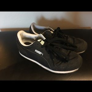 Black puma sneakers