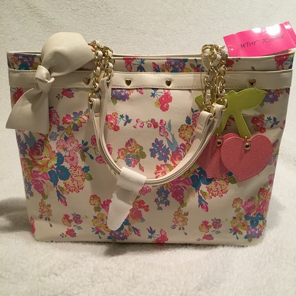Betsey Johnson Handbags - NWT Betsey Johnson flower 🌺 purse