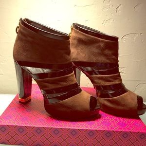 HOTTT Tory Burch peep toe ankle booties 💕✨