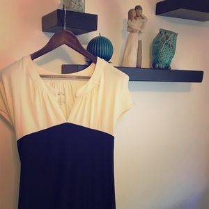 Beautifully simple Hanna Anderson dress! 🌺