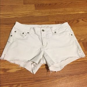 🌵Cut off white shorts🌵