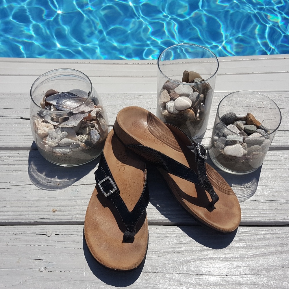 Vionic with Orthaheel technology flip flops