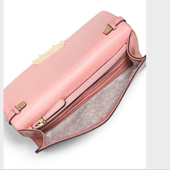 MICHAEL Michael Kors
Cynthia Large Clutch - Picture 2 of 3