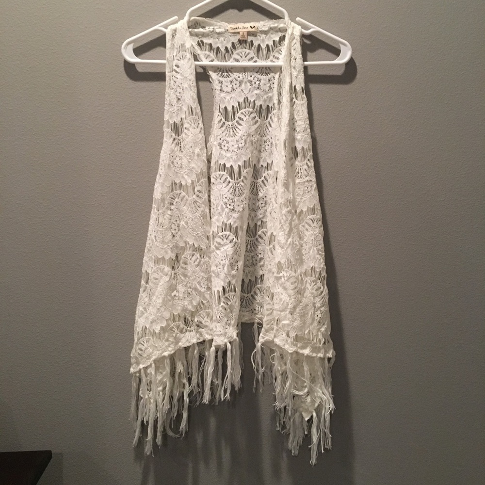 *PRICE DROP* NWOT FRINGED SHAWL