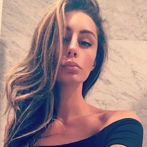 Meet your Posher, Chrissy