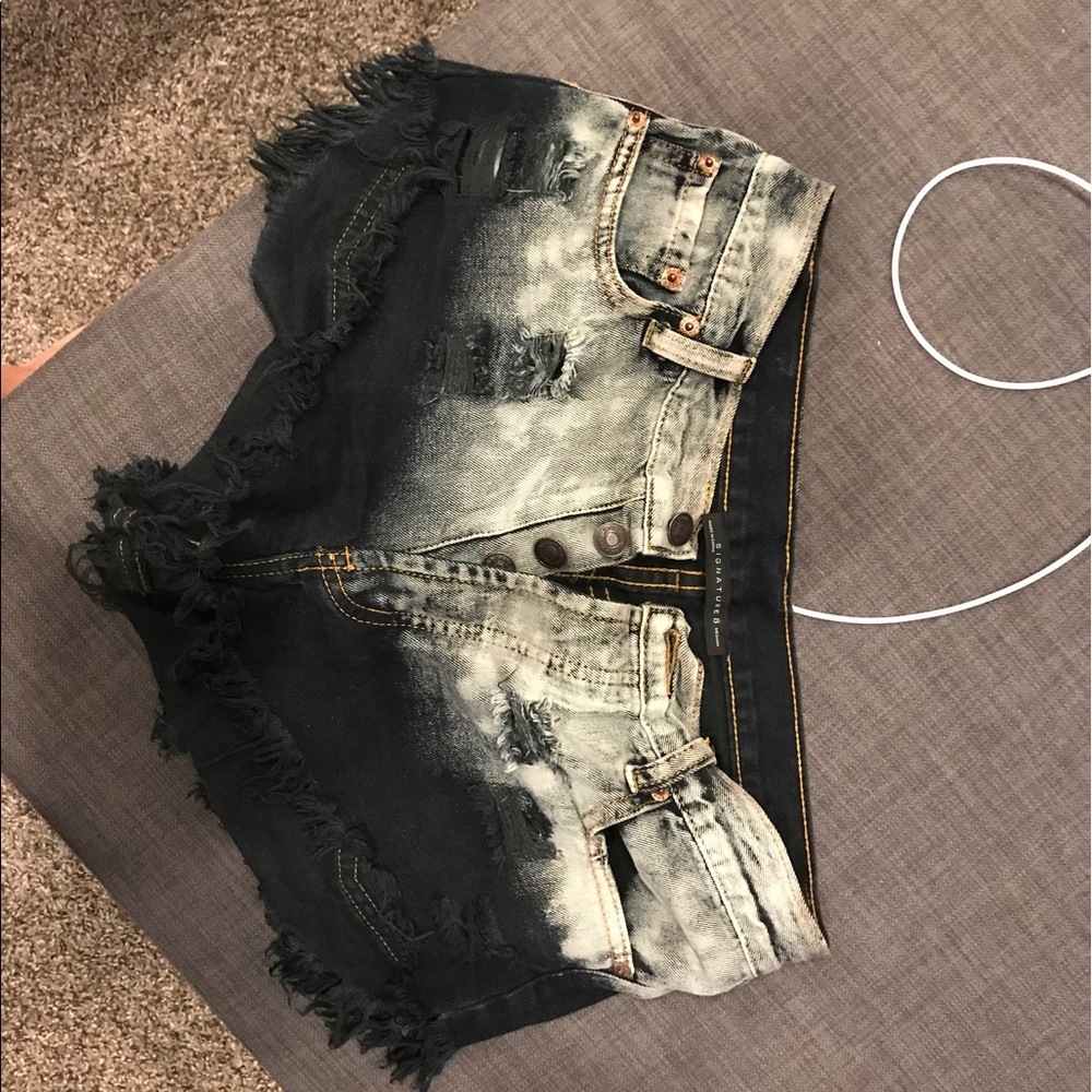 Signature 8 Ombré Jean Shorts