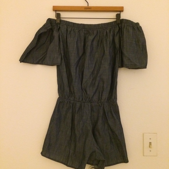 Off-the-Shoulder Rompers - Picture 3 of 4